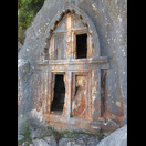 Eines der lykischen Felsengräber in Kaş